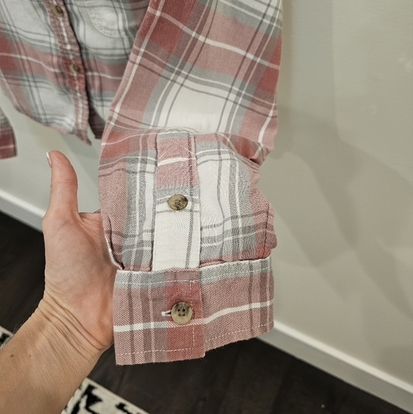 AE Plaid Cropped Button Up Shirt Muted Red Gray Size Medium - Picture 11 of 13